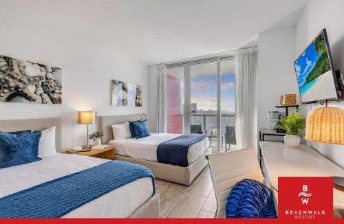 Hallandale Beach Hotel | Upper Studio Getaway Resort-Style Living