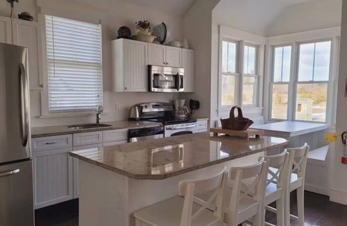 Cherry Valley Cottage | Upscale Cottage - Sandbanks/Prince Edward County