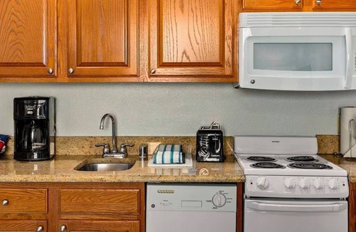 Las Vegas Hotel | Upscale Spacious 1-bdrm hotel suite walkn dist. to Las Vegas Strip, University