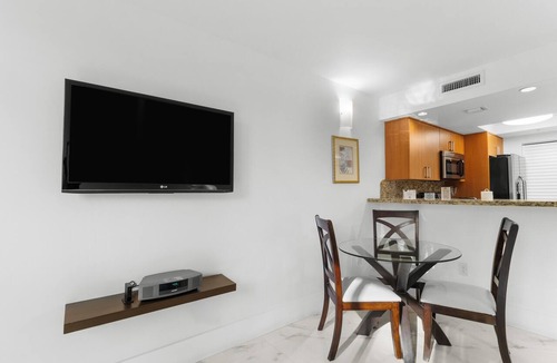 Coconut Grove Hotel | Upscale Suite Retreat w/Kitchen , Pool Access | 0.4 mi to CocoWalk Shopping