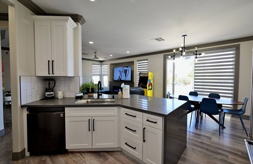 Summerlin South House | Urban hip retreat with pool and huge back yard