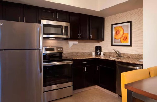 Downtown Tampa Hotel | Urban Oasis: 2BR Suite w/gym, Pool & Breakfast