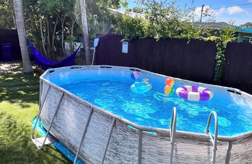 Trailer Estates House | Vacation Home With POOL and BBQ Near Anna Maria Island