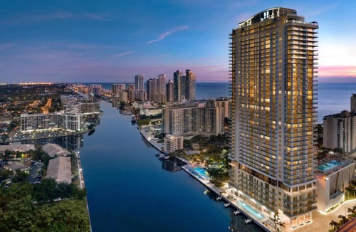 Hollywood South Central Beach Apartment | Vacation Starts Here! 4 Spacious Units, Pool, Close to Golden Beach