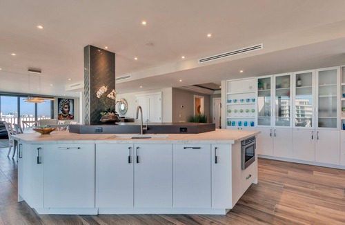 Vanderbilt Beach Condo | VANDERBILT BEACH-RARELY AVAILABLE PENTHOUSE UNIT - GORGEOUS VIEWS OF BEACH/BAY!