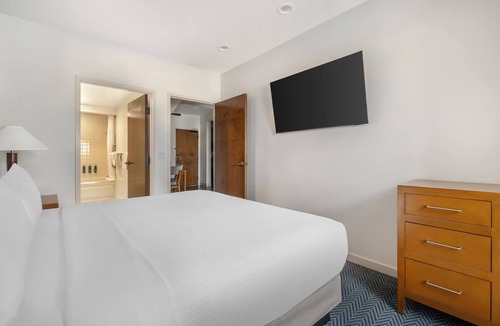 Enterprise Hotel | Vegas Getaway With Resort Pool Near Allegiant Stadium