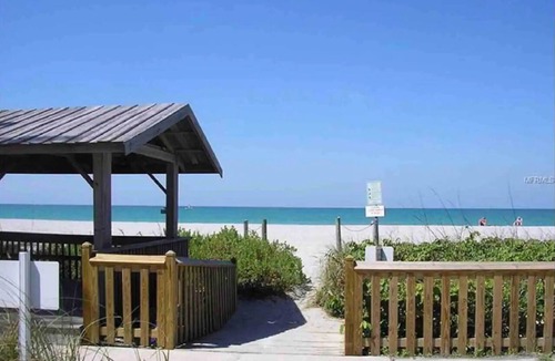 Golden Beach Apartment | Venice Island's Paradise By The Sea