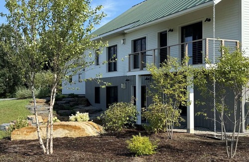 New Haven Apartment | Vermont Modern Farmhouse + 46 acres + spectacular