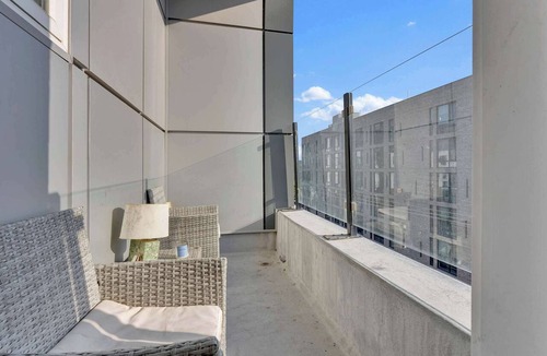 Northern Liberties Apartment | Vibrant 3BR Sleeps 8 | near Liberty Bell in Philly