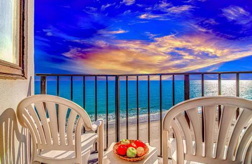 Myrtle Beach House | Vibrant & Remodeled Oceanfront Condo w LED Lights! Palace 1003