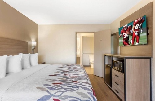 Tucson Hotel | Vibrant Room Close to Tucson Electric Park – Just a 5-Minute Drive