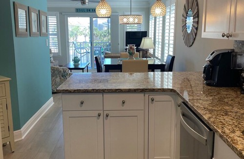 Holiday Isle Condo | Villa by the Sea @ Poolside Villa's