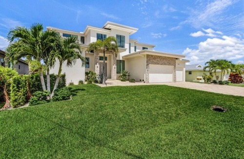 Yacht Club Villa | Villa No.1 | Luxury Waterfront Estate Heated Pool & Spa Private Dock South Cape Coral