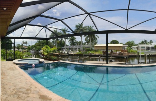 Yacht Club Villa | Villa Palms at Mayfair - top boater location, close to the river