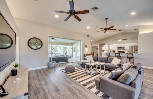 Yacht Club Villa | Villa Sarasota - great boating location, heated pool, cozy