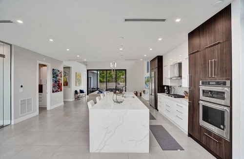 Tarpon River House | Villa Sua · New Luxury Pool Home with Mini-Golf