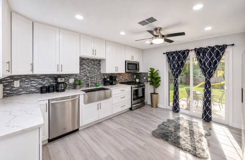 Midway House | VIP DESIGN HOUSE! private pool big backyard