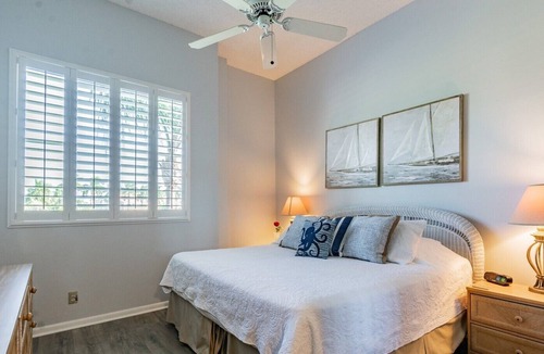 St. Petersburg Condo | Vista Verde W 'Island Life' - Simple and Carefree on Isla del Sol