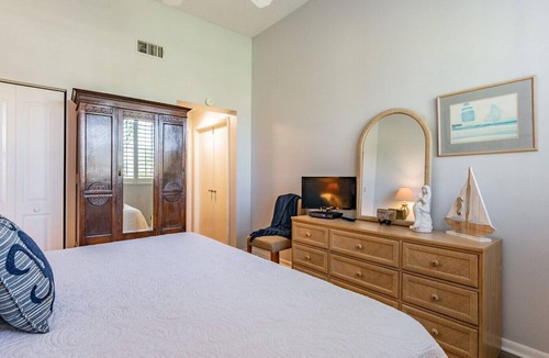 St. Petersburg Condo | Vista Verde W 'Island Life' - Simple and Carefree on Isla del Sol
