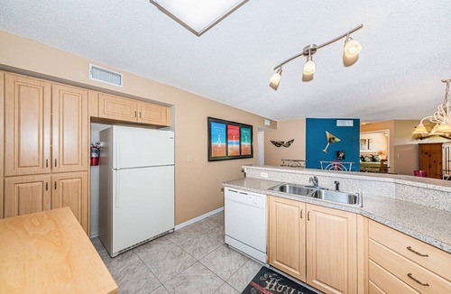 St. Petersburg Condo | Vista Verde W 'TropiCool'.Enjoy & Escape