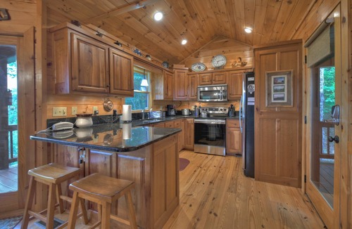 Raccoon Ridge Cabin | Vistas Over Aska | Pet Friendly | MTN Views | Outdoor Fireplace |