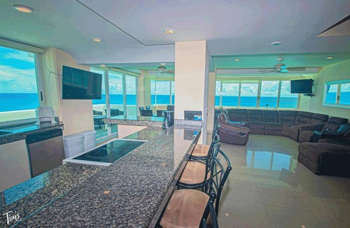 Zona Hotelera Hotel | VRBO Premier Host – Beachfront – 12BR/10bth – Penthouse Combo #3124
