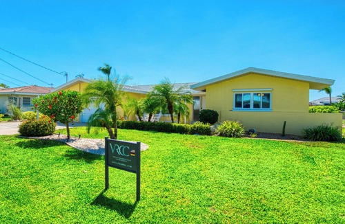 Yacht Club Villa | VRCC Villa Cobalt Caye