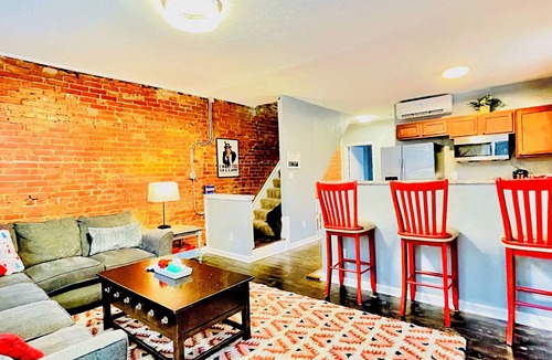 East Allegheny Apartment | WALK: Acrisure, PNC Park, Warhol & Aviary Steps Away from AGH + Free Park