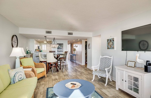 Emerald Isle Apartment | Walk to Beach: Emerald Isle Condo w/Ocean View!
