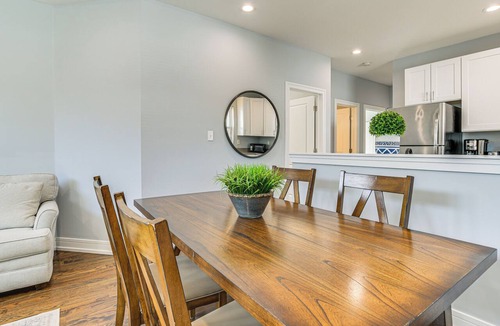 Bucktown Apartment | Walk to Blue Line: Sleek Apartment in Bucktown!