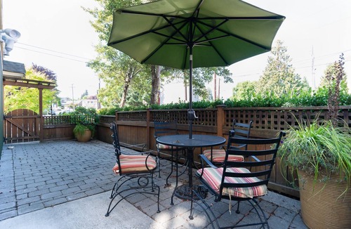 Green Lake House | Walk-to-everything 3BD & 3BA Townhome next to Lake and Lightrail