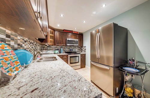 Hollywood South Central Beach Condo | Walk to Hollywood Beach: Coastal Condo w/Views!