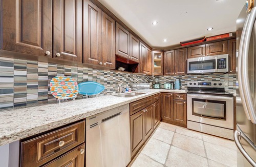 Hollywood South Central Beach Condo | Walk to Hollywood Beach: Coastal Condo w/Views!