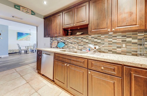 Hollywood South Central Beach Condo | Walk to Hollywood Beach: Coastal Condo w/Views!