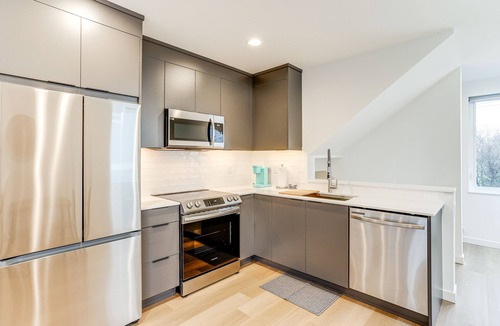 Brighton House | Walk to Light Rail! Modern Seattle Townhome