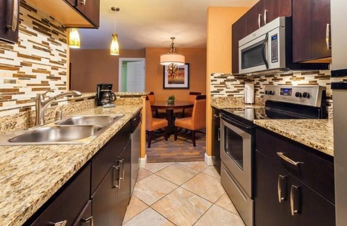 Las Vegas Hotel | Walk to the Las Vegas Strip! Spacious Villa w/Kitchen, Balcony & Pools