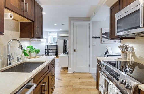 Reed-Cooke Apartment | Walkable DC Stay! Stylish Studio in Adams Morgan