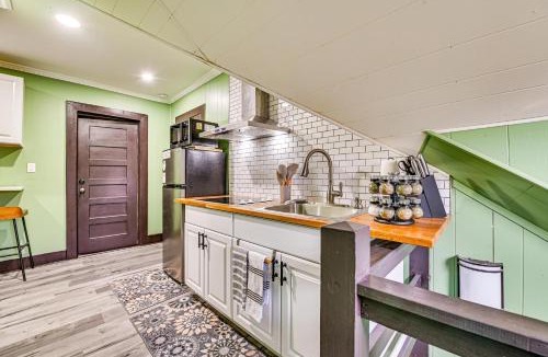 Stockade Historic District Apartment | Walkable Schenectady Getaway: 2-Unit Campus Hub