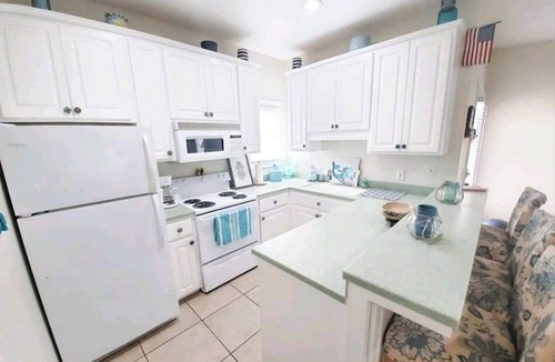 Bel Air Condo | Walking distance to Tootsie's. Waterfront. NO PARKING FEES.