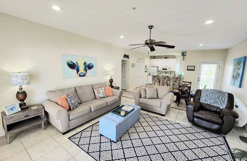 Bel Air Condo | Walking distance to Tootsie's. Waterfront. NO PARKING FEES.