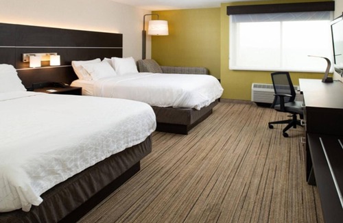 Dent Hotel | Warm & Modern Room Close to Adventure Spots Like Mt Airy Forest – 5 Miles