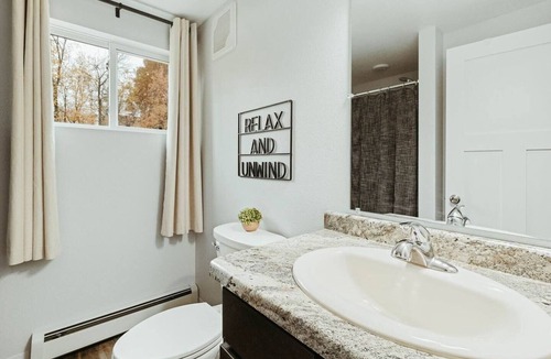 Plover Apartment | Washington Manor Room #7