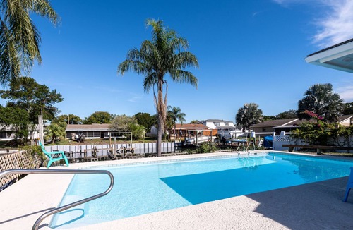 Bay Crest Park House | Water front pool home with direct gulf access! Perfect location! Big kitchen !