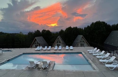Hendersonville Cabin | Waterfall View Cabin @ Skylaranna Resort