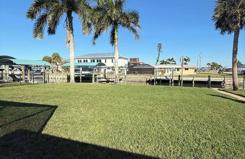 Englewood South House | Waterfront + 2Bed + No Bridge Gulf Access + Dock + Pool ready October 2026!