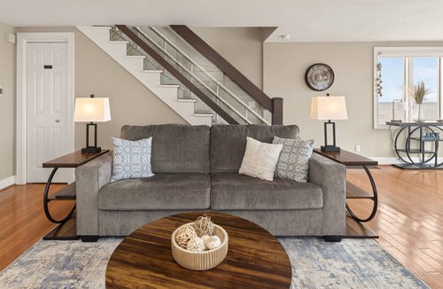 Hilton House | Waterfront | 4 guests | 1 bedroom | 2 beds | 2 full baths