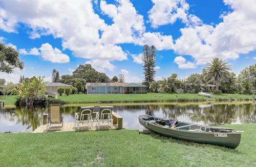Oakland Hills House | WaterFront Boundary vacation! Close to beaches 3bdr2bath,golfing fishing