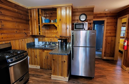 Lake Luzerne House | Waterfront cottages near lake george and saratoga springs