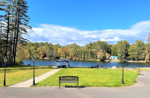 Lake Luzerne House | Waterfront cottages near lake george and saratoga springs