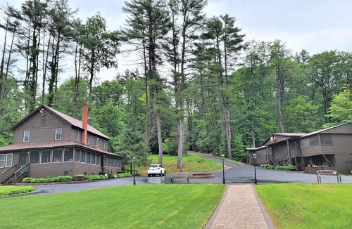 Lake Luzerne House | Waterfront cottages near lake george and saratoga springs